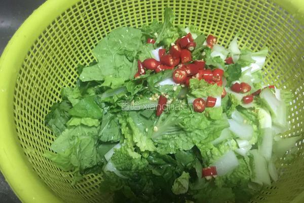 翡翠白菜的做法图解1