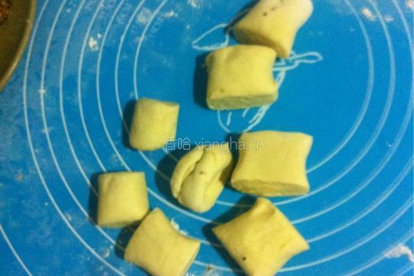 五仁豆沙蛋黄酥的做法图解5