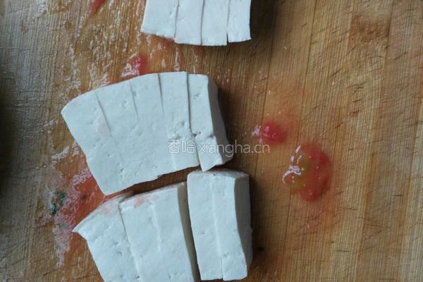 西红柿豆腐虾仁汤的做法图解2