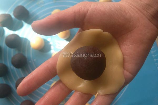蛋黄豆沙月饼的做法图解9