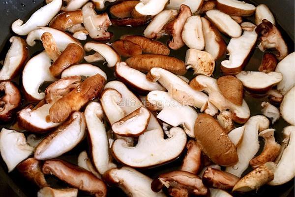 肉末香菇的做法图解2