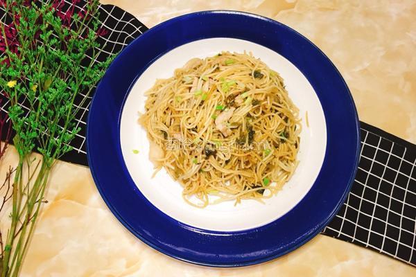 雪菜肉丝炒面的做法图解10