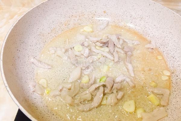雪菜肉丝炒面的做法图解5