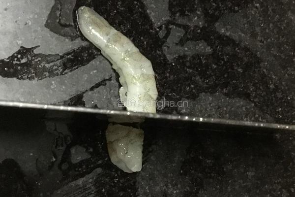 红椒青笋炒虾仁的做法图解3