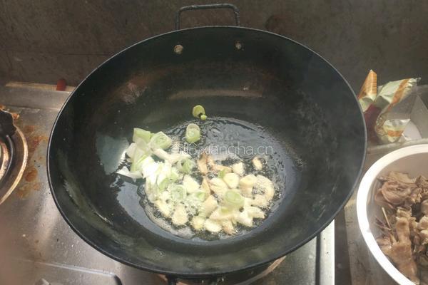 莲藕炖排骨的做法图解5