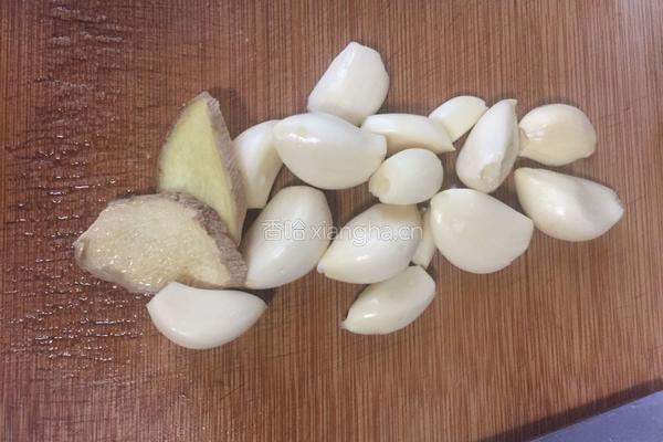 板栗炖黄鳝的做法图解10