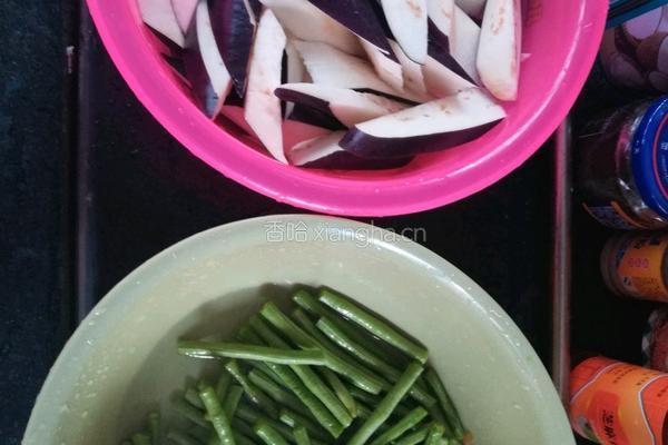 不一样的茄子豆角的做法图解1