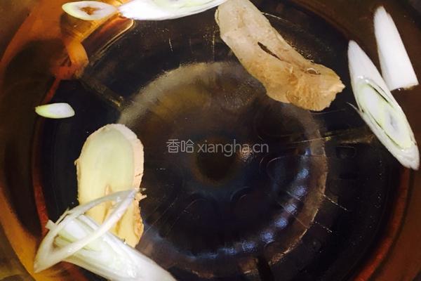 香菇酱炒五花肉的做法图解3