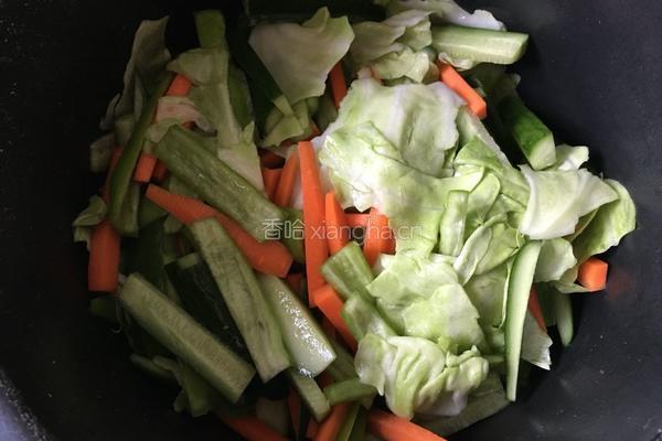 油焖黄瓜咸菜的做法图解4