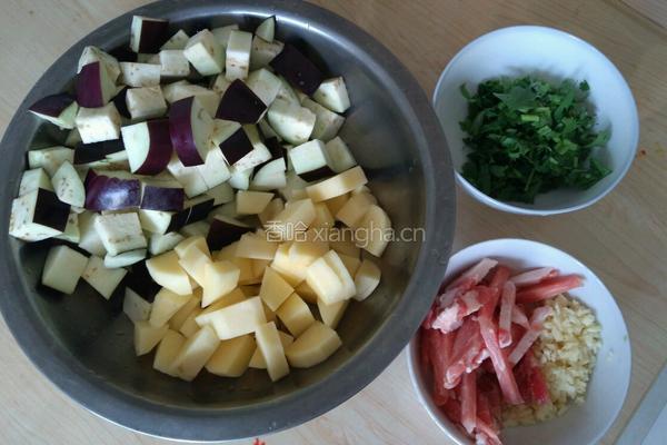 蒜香茄子土豆的做法图解1