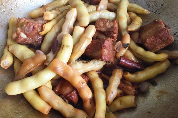 排骨炖豆角的做法图解12