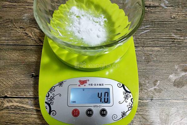 广式月饼(50克莲蓉蛋黄馅)的做法图解2