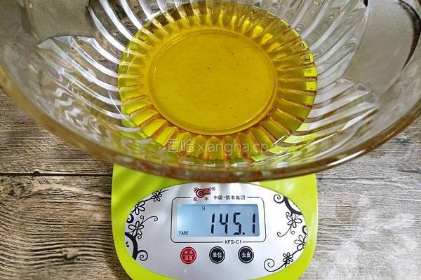 广式月饼(50克莲蓉蛋黄馅)的做法图解6