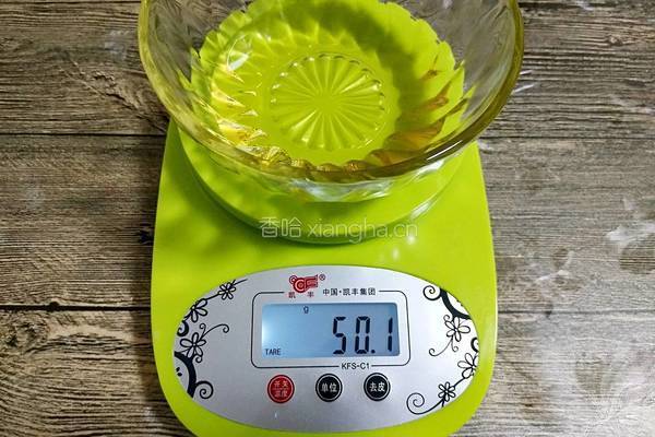 广式月饼(50克莲蓉蛋黄馅)的做法图解7