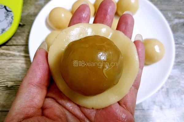 广式月饼(50克莲蓉蛋黄馅)的做法图解21