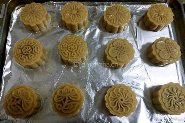 广式月饼(50克莲蓉蛋黄馅)的做法图解27