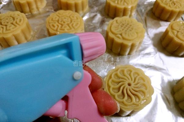 广式月饼（50克莲蓉蛋黄馅）的做法图解28