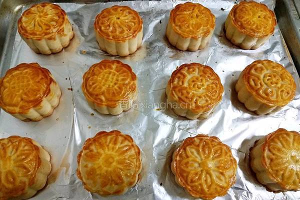 广式月饼（50克莲蓉蛋黄馅）的做法图解34