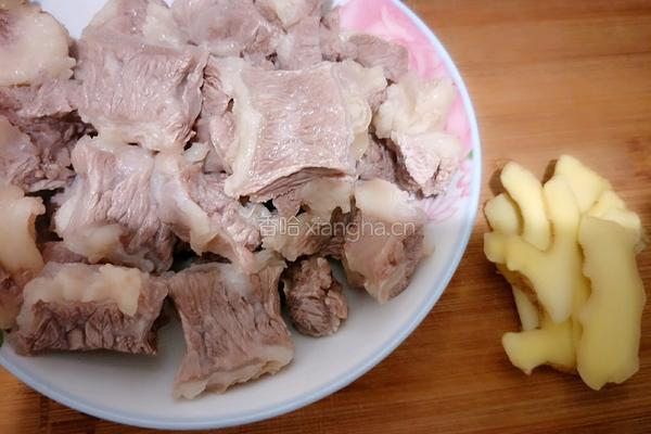 牛肉炖萝卜的做法图解2