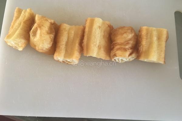 土豆烧排骨（素食）的做法图解1