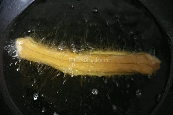 自制咸甜两味油条的做法图解3