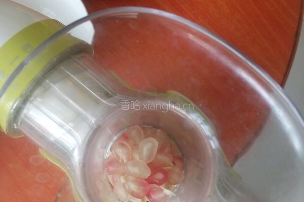 石榴汁的做法图解3