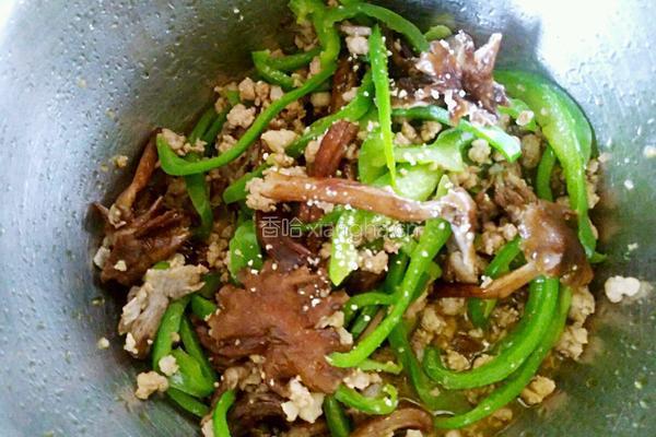 榛蘑炒尖椒肉末的做法图解11