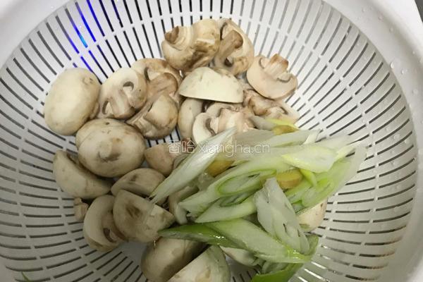 凉拌鸡肉的做法图解2