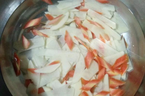 土豆片炒腊肉的做法图解4