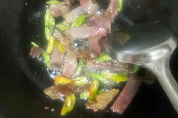 土豆片炒腊肉的做法图解7