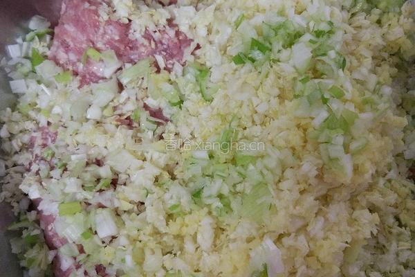 百财饺子 猪肉白菜馅的做法图解5