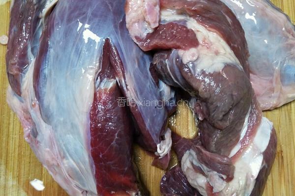 卤牛肉的做法图解1