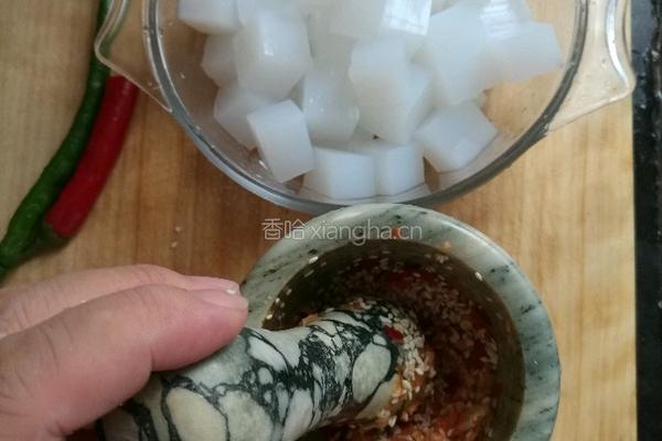 蒜泥拌凉粉的做法图解2