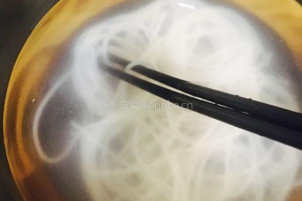 酸辣米线的做法图解5