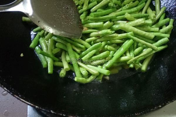 蒜蓉炒豇豆的做法图解4