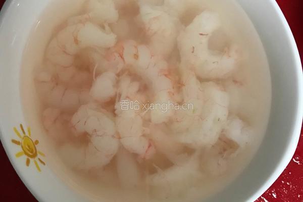 茄汁虾仁的做法图解1