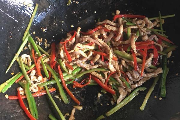 肉丝茄子的做法图解2