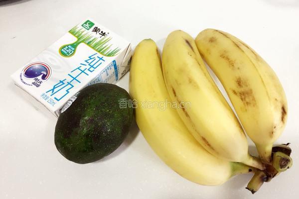 牛油果香蕉奶昔的做法图解1