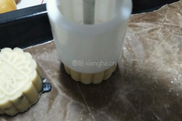 广式蛋黄月饼的做法图解14