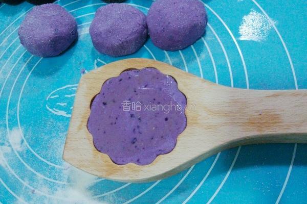 紫薯豆沙月饼的做法图解5