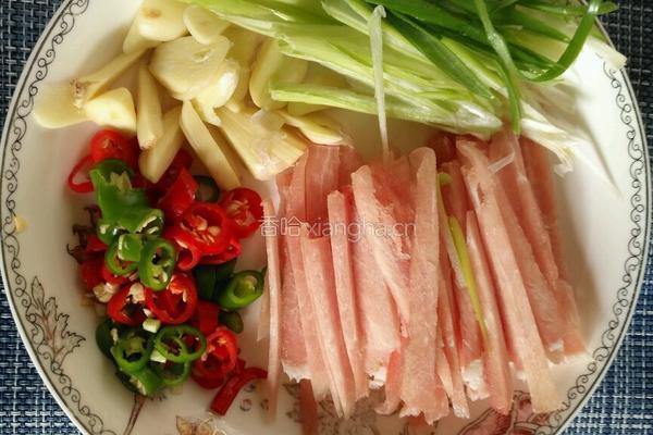 肉丝香干炒西芹的做法图解2