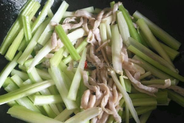 肉丝香干炒西芹的做法图解6