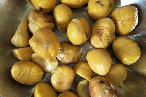 板栗煲鸡汤的做法图解5