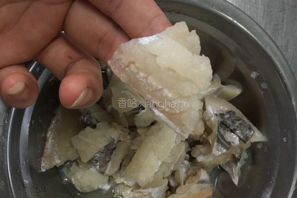 荔枝带鱼的做法图解1