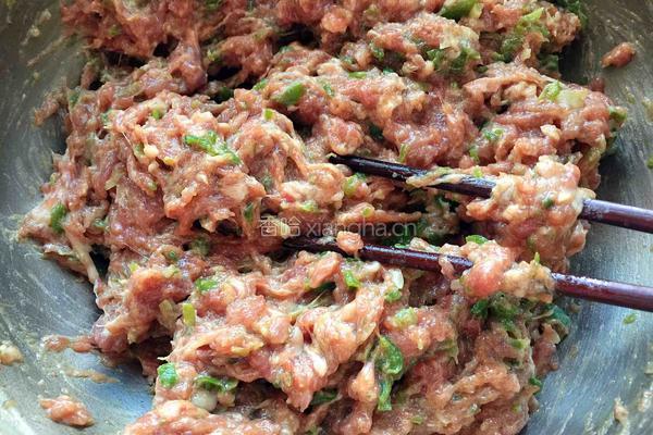 牛肉青椒馅烫面蒸饺的做法图解8