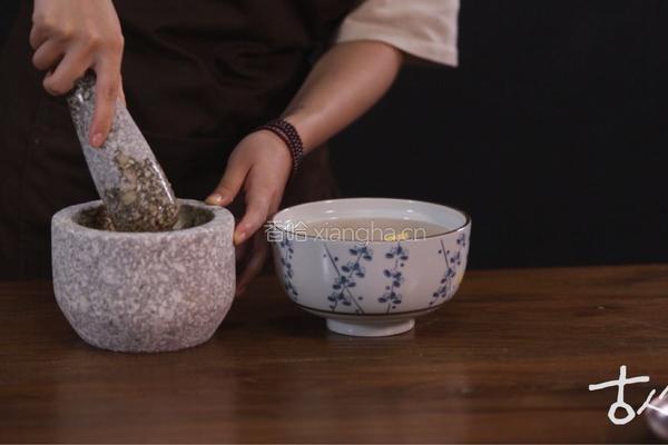 三分钟做出美味甜品——蜜橙糕的做法图解2