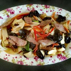 红肠炒菌菇的做法[图]