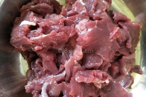 甜椒炒牛肉的做法图解2
