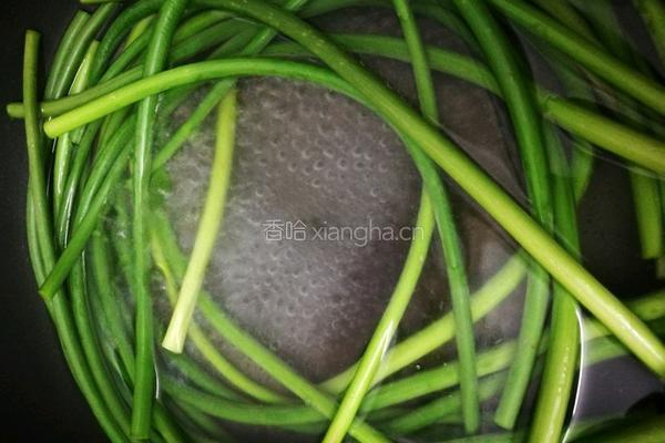 凉拌蒜苔的做法图解2