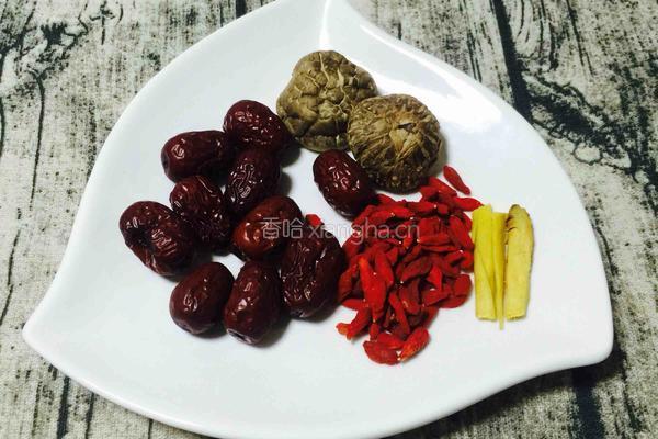 黑沙海参冬菇猪骨炖汤的做法图解1